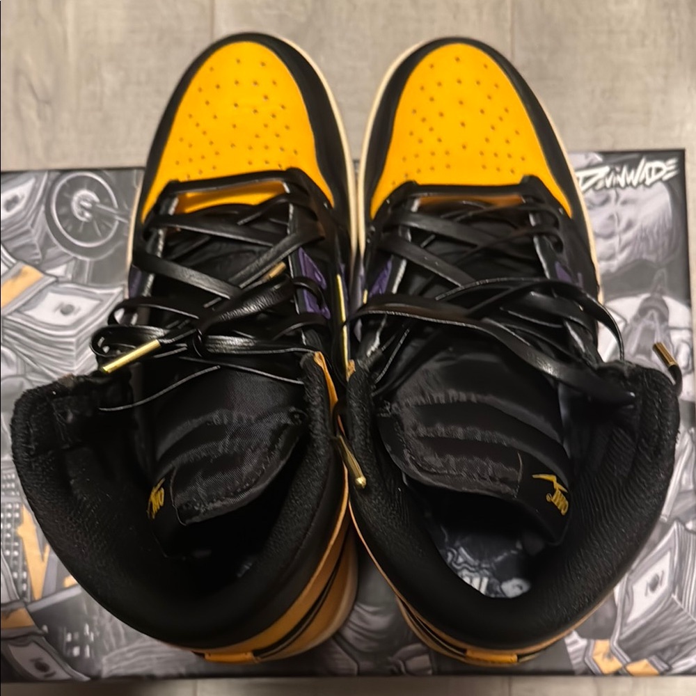 Men's 8.5 Omi reloaded Kobe championship sneakers/ laker color way - Picture 4 of 7